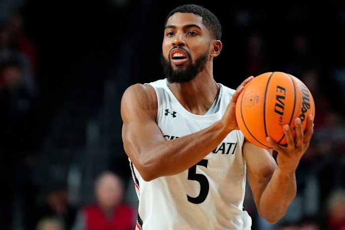 Cincinnati Bearcats guard David DeJulius (5) sets up a play in the first half of the NCAA basketball game between the Cincinnati Bearcats and the Eastern Kentucky Colonels at Fifth Third Arena in Cincinnati on Sunday, Nov. 13, 2022. Eastern Kentucky Colonels At Cincinnati Bearcats Basketball